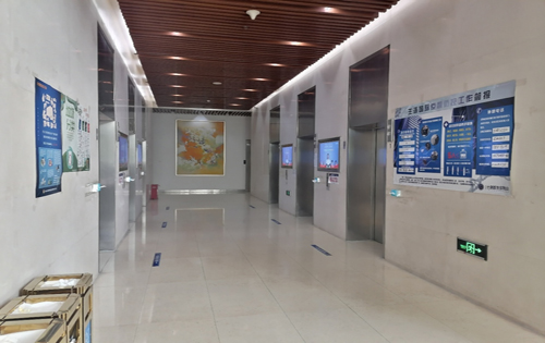 主语国际中心电梯